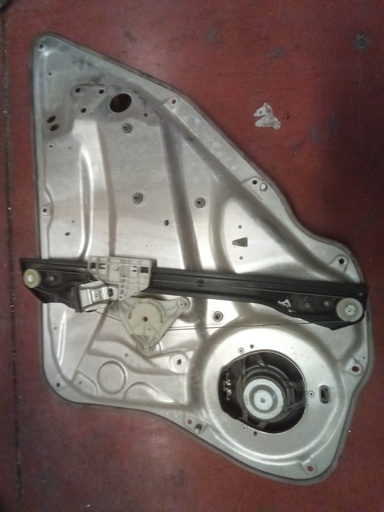 Elevalunas trasero izquierdo Mercedes clase c w204 '08