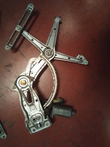 Elevalunas delantero derecho Mercedes ml '00