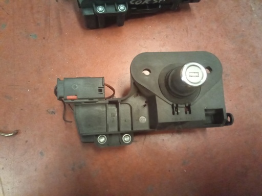 Pulsador maletero Opel Corsa c '04