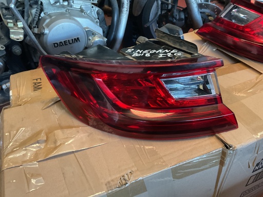 [Sin referencia] Piloto exterior renault megane IV