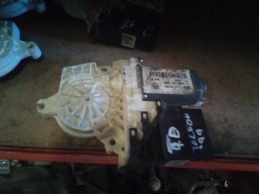 [1J4959812C] Motor elevalunas trasero derecho seat Toledo '00