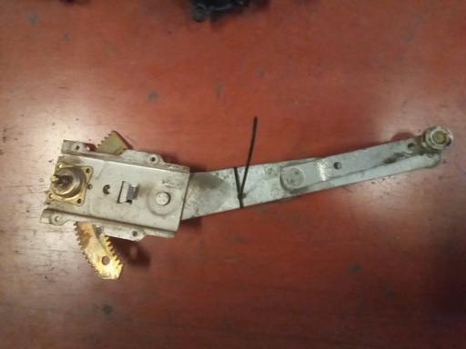 Elevalunas delantero derecho manual Nissan vanette '96