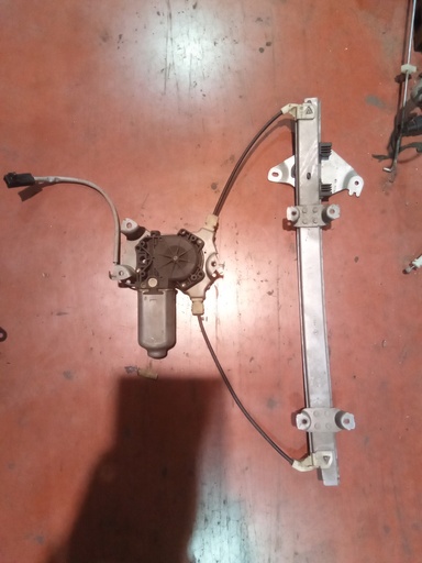 Elevalunas delantero izquierdo Nissan primera '00