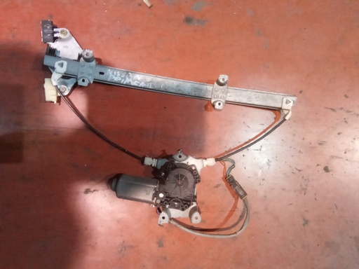 Elevalunas delantero derecho Nissan primera '00