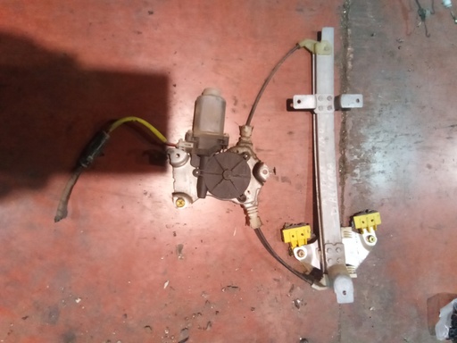 Elevalunas trasero derecho Nissan Almera '02