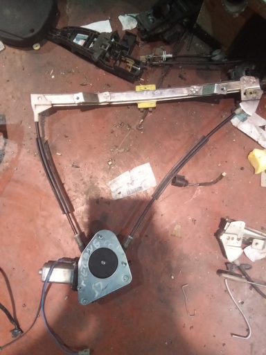 Elevalunas trasero izquierdo Renault megane I '99