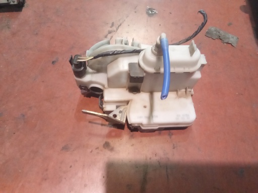 Cerradura delantera derecha Wolkswagen polo '99