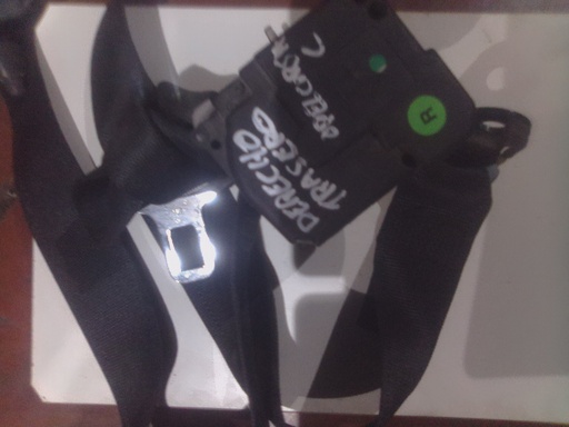 Cinturon trasero derecho opel Corsa c '03