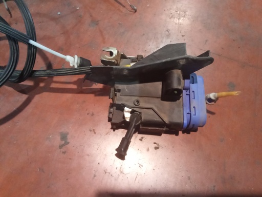 Cerradura trasera derecha audi A4 '99