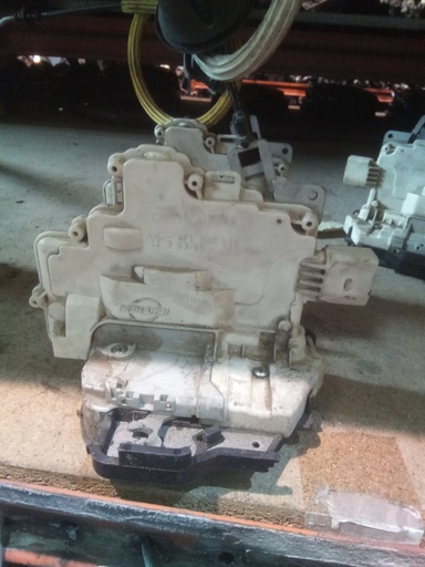 [4F1837016] Cerradura delantera derecha audi a6 '07