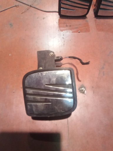 [1M0959781A] Pulsador de maletero seat Ibiza '04