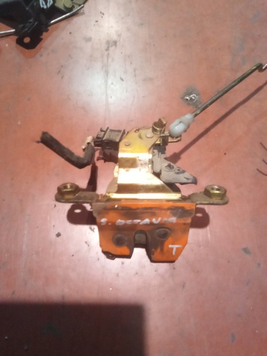 Cerradura maletero skoda Octavia '05