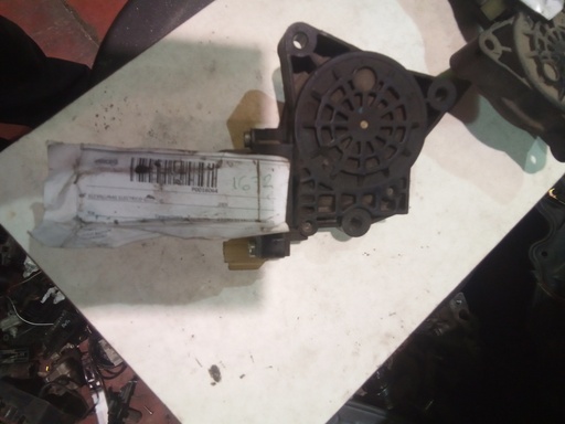 Motor elevalunas delantero izquierdo Kia carens '08