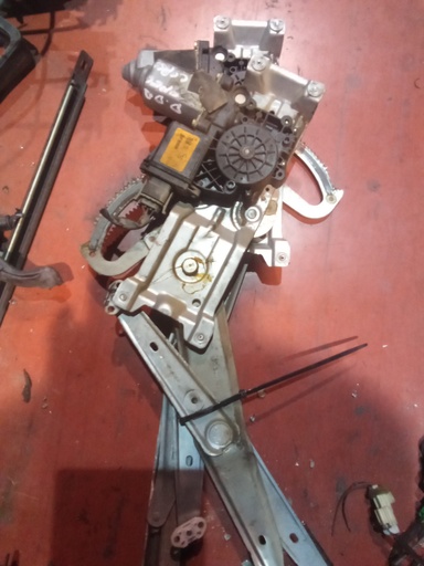 Elevalunas delantero derecho 5p Opel corsa b '94