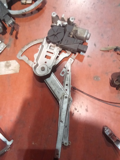 Elevalunas delantero izquierdo 3p Opel corsa c '03