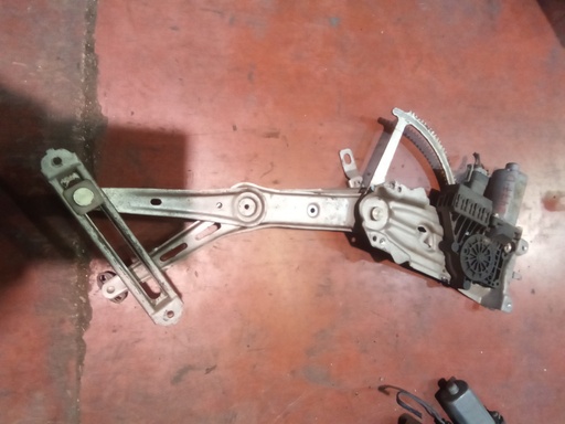 [90521876] Elevalunas delantero derecho Opel astra g '02