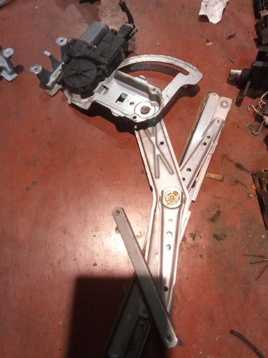 [93362662] Elevalunas delantero izquierdo Opel Meriva '03