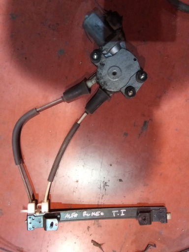 Elevalunas trasero izquierdo alfa Romeo 147 '03