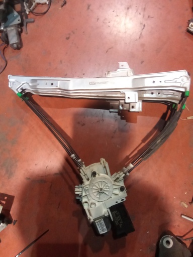 Elevalunas delantero derecho Peugeot 407 '05