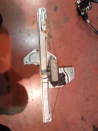 Elevalunas delantero derecho Peugeot partner '11