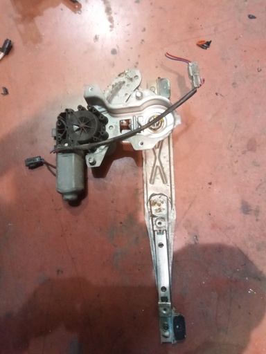 Elevalunas trasero derecho rover serie 400 '97