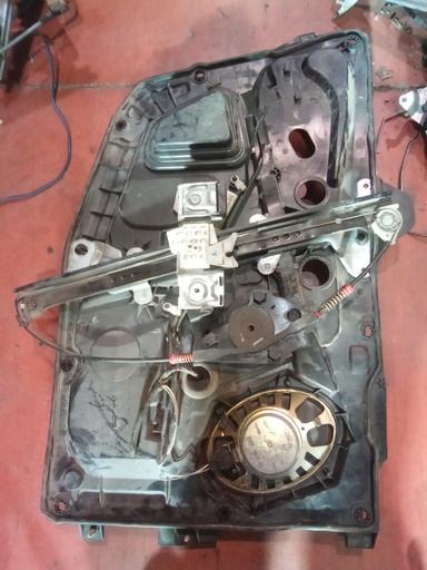 Elevalunas delantero derecho Ford fiesta '05