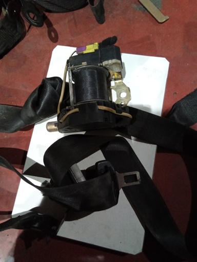 Cinturon delantero izquierdo volkswagen golf iv '00